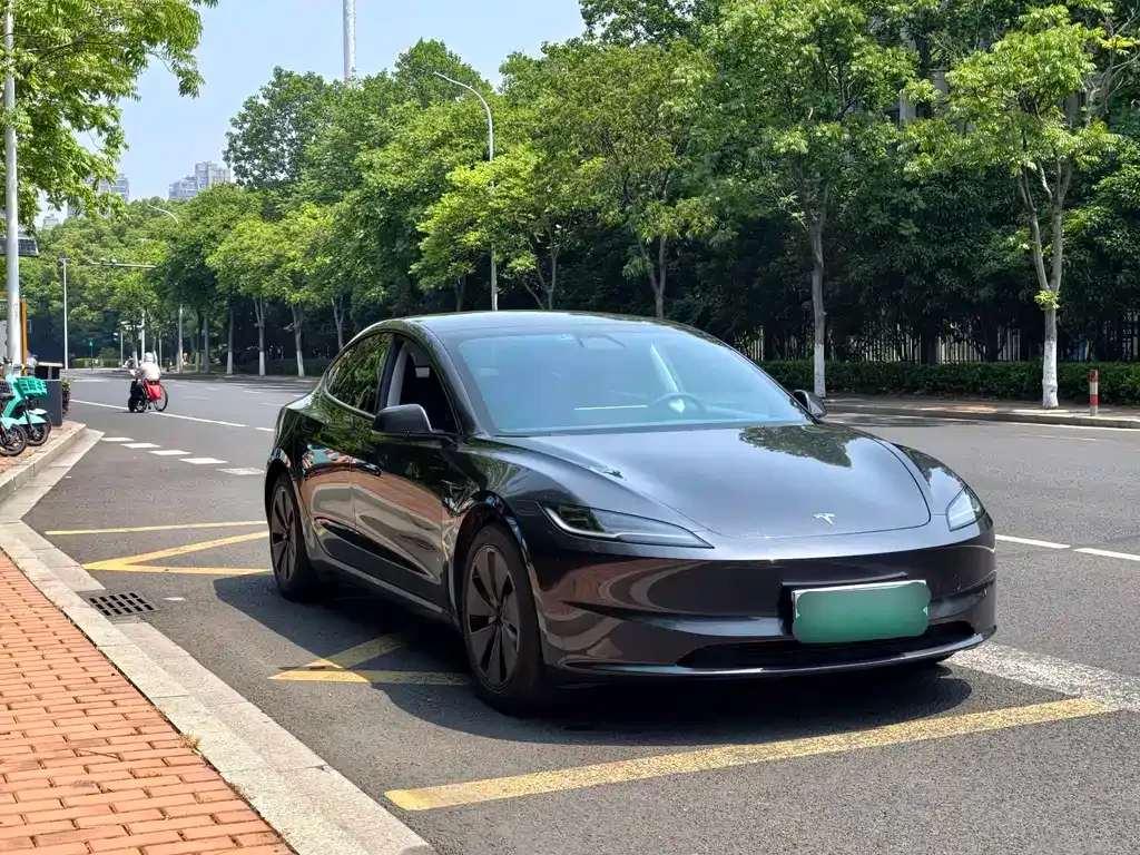 Tesla Model 3 — фото 5