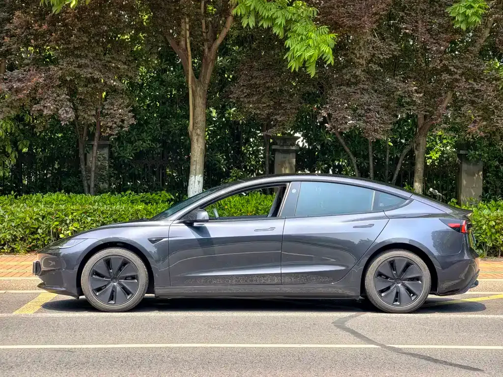 Tesla Model 3 — фото 9