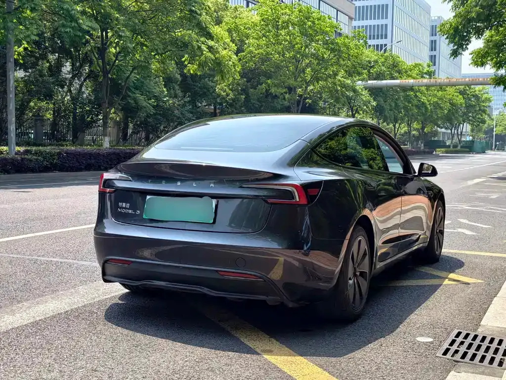 Tesla Model 3 — фото 7