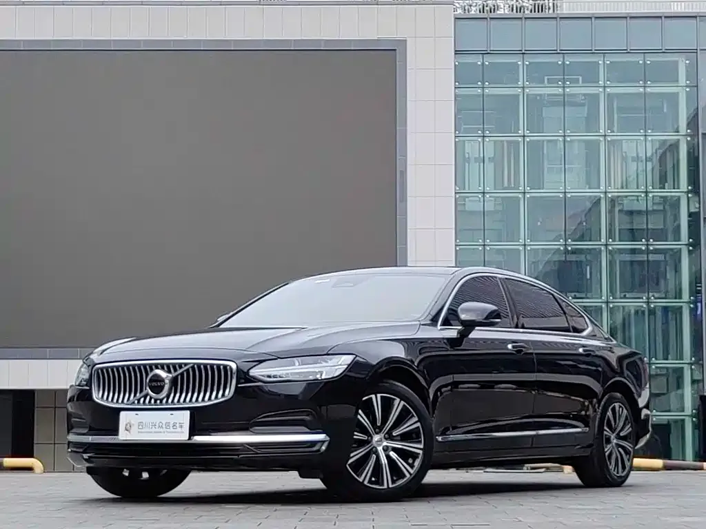 Volvo S90 — фото 1