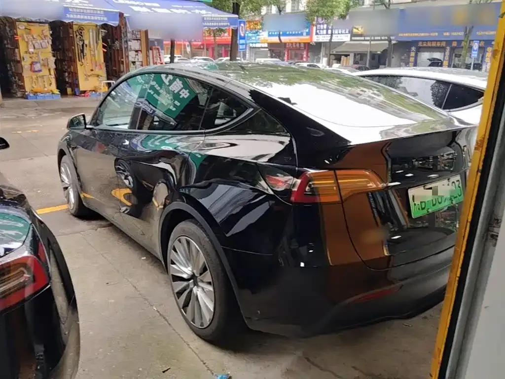 Tesla Model Y — фото 4