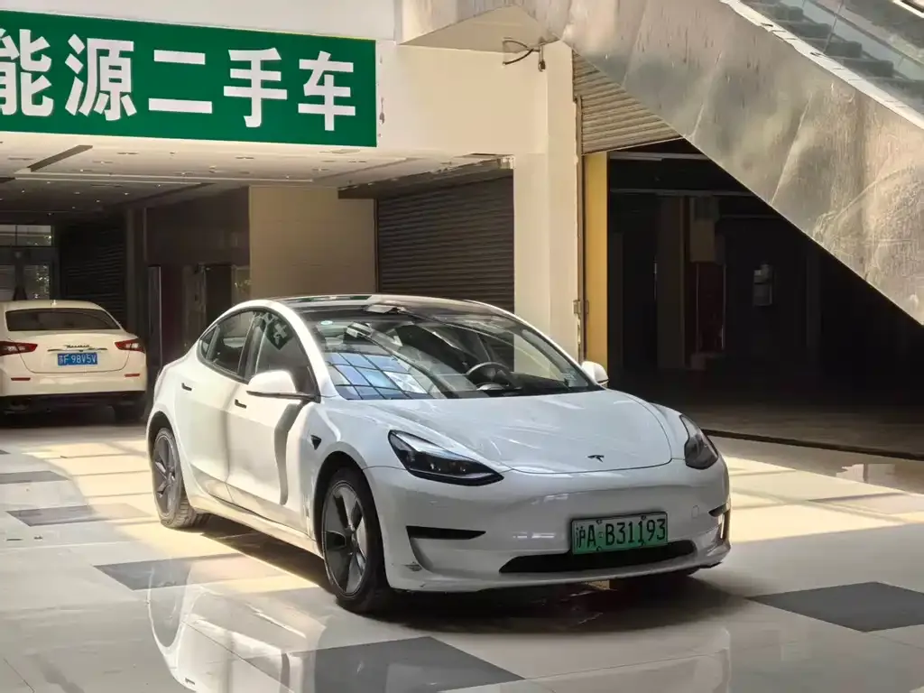Tesla Model 3 — фото 8