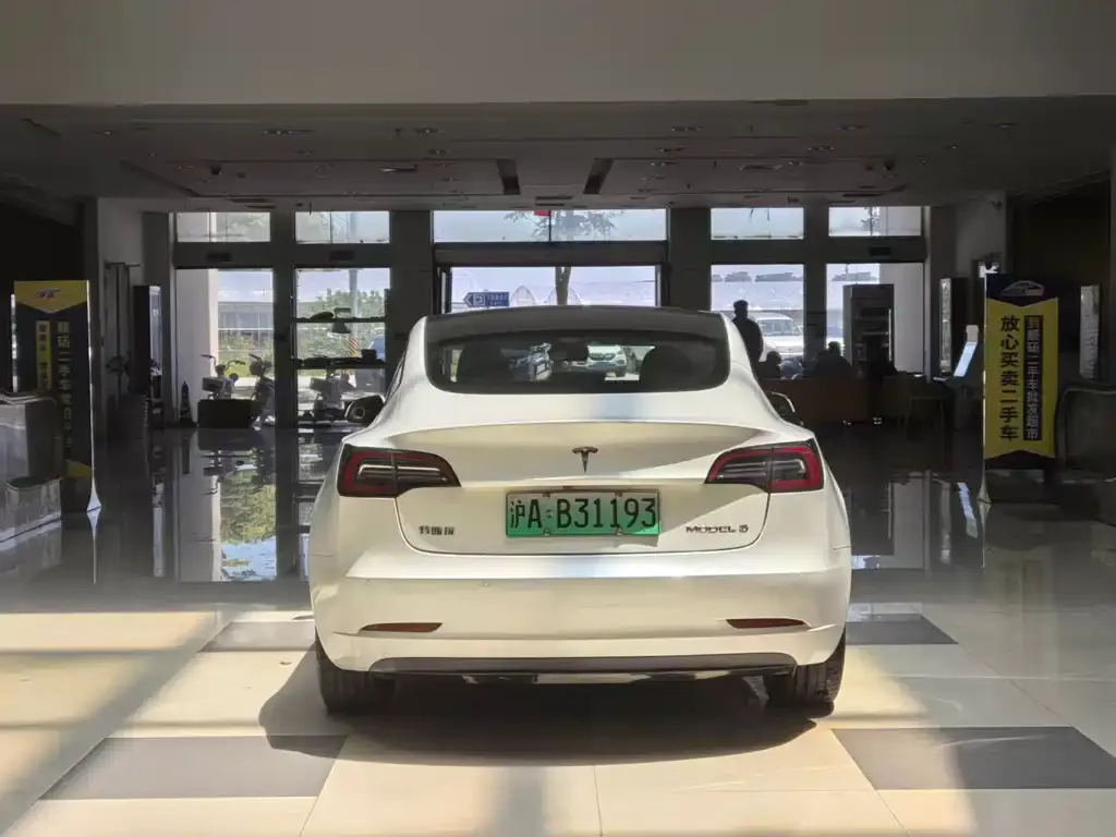 Tesla Model 3 — фото 9