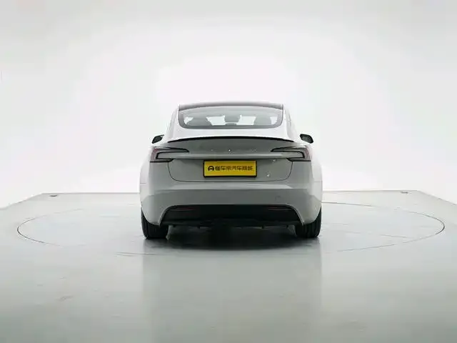 Tesla Model 3 — фото 3