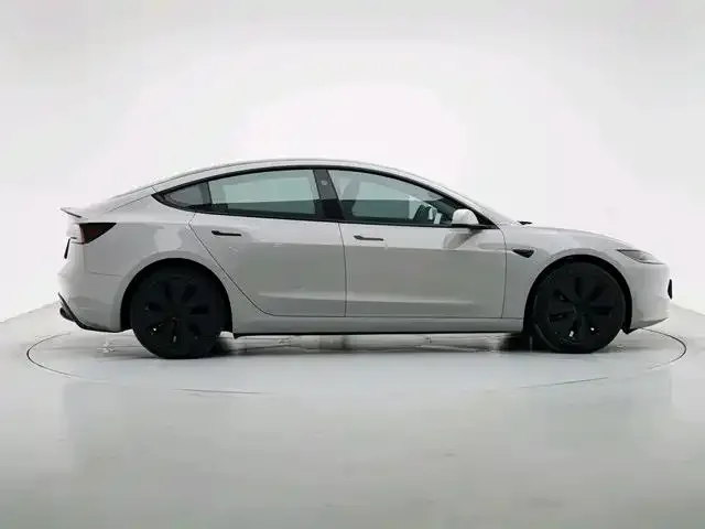 Tesla Model 3 — фото 7