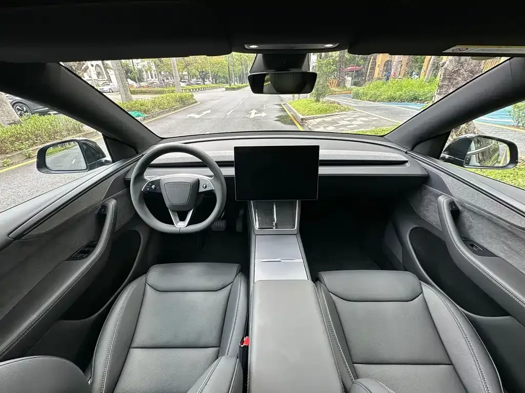 Tesla Model Y L — фото 4