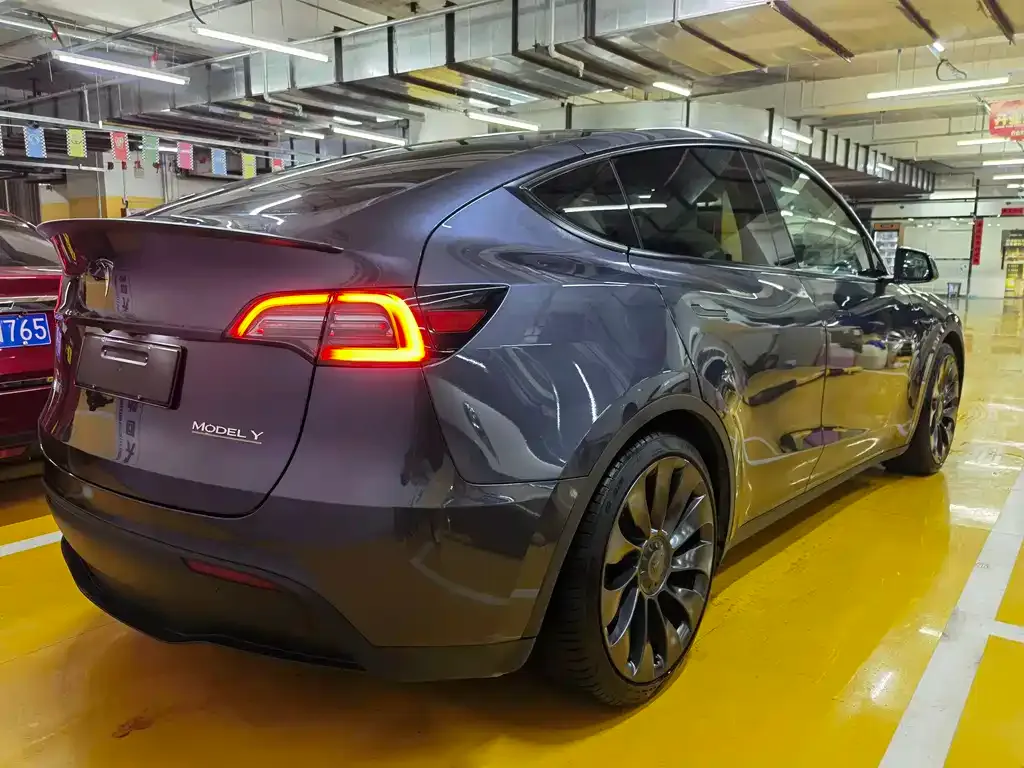 Tesla Model Y — фото 5