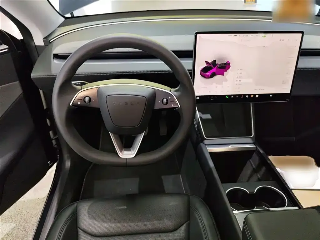 Tesla Model Y — фото 10