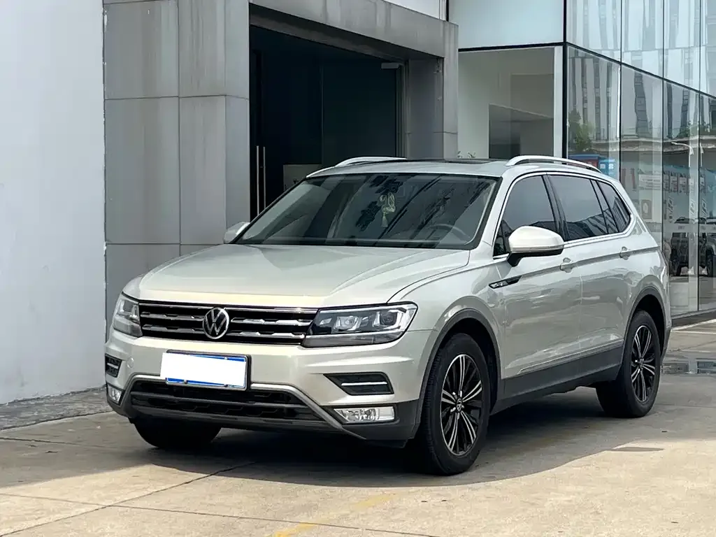 Volkswagen Tiguan L — фото 1