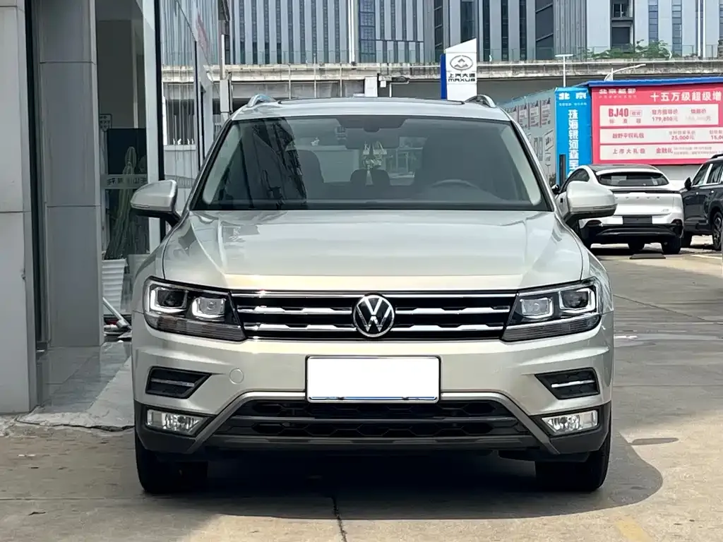 Volkswagen Tiguan L — фото 4