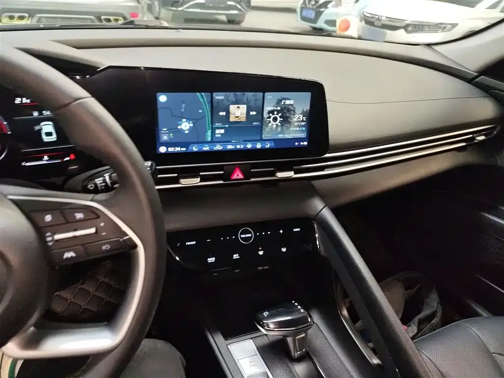 Hyundai Elantra — фото 3