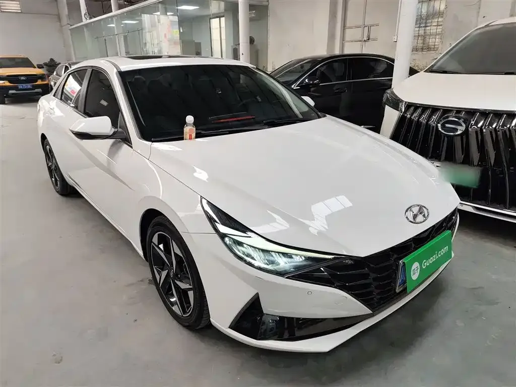 Hyundai Elantra — фото 4