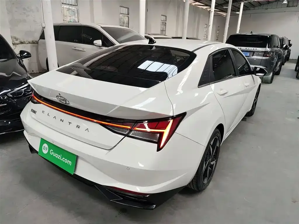 Hyundai Elantra — фото 10