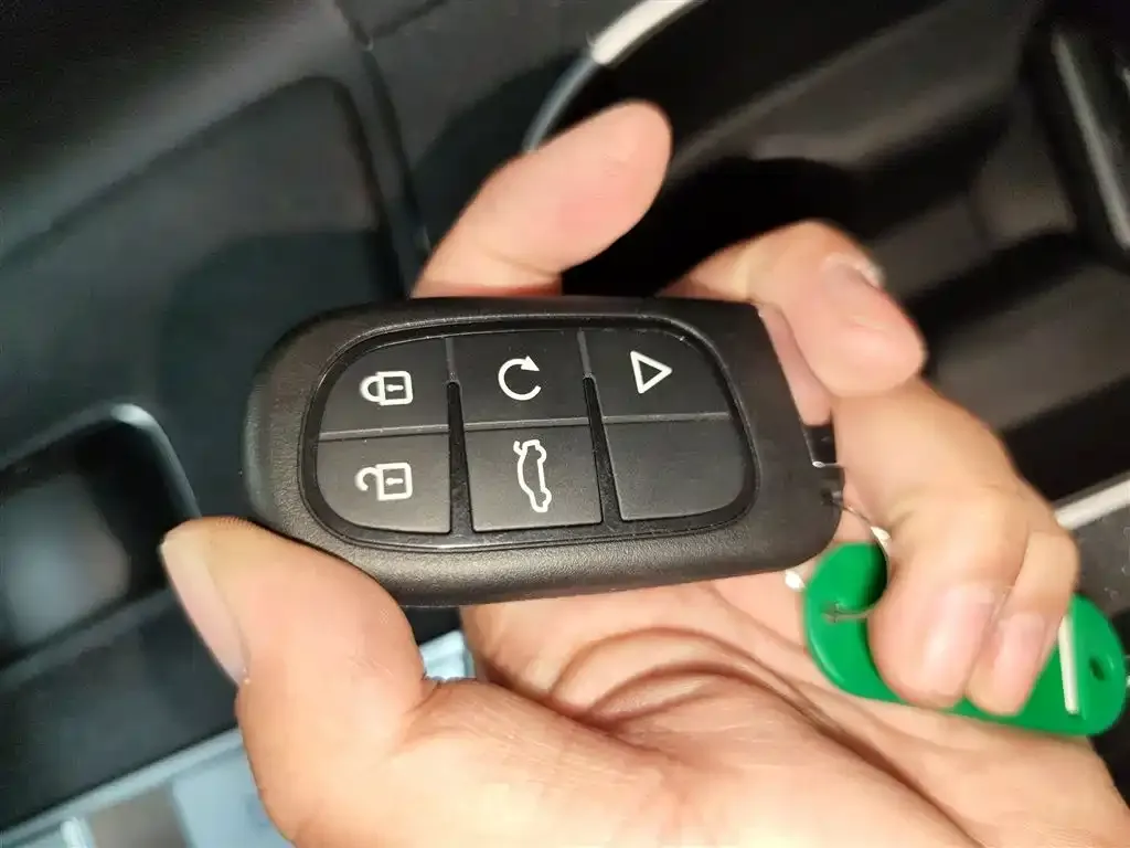 Hyundai Elantra — фото 2