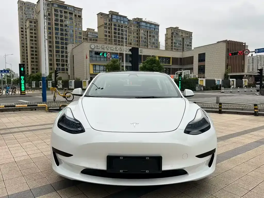 Tesla Model 3 — фото 5