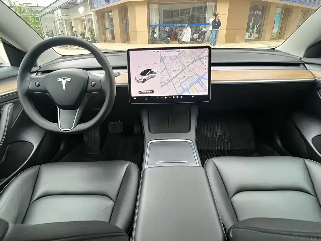 Tesla Model 3 — фото 3