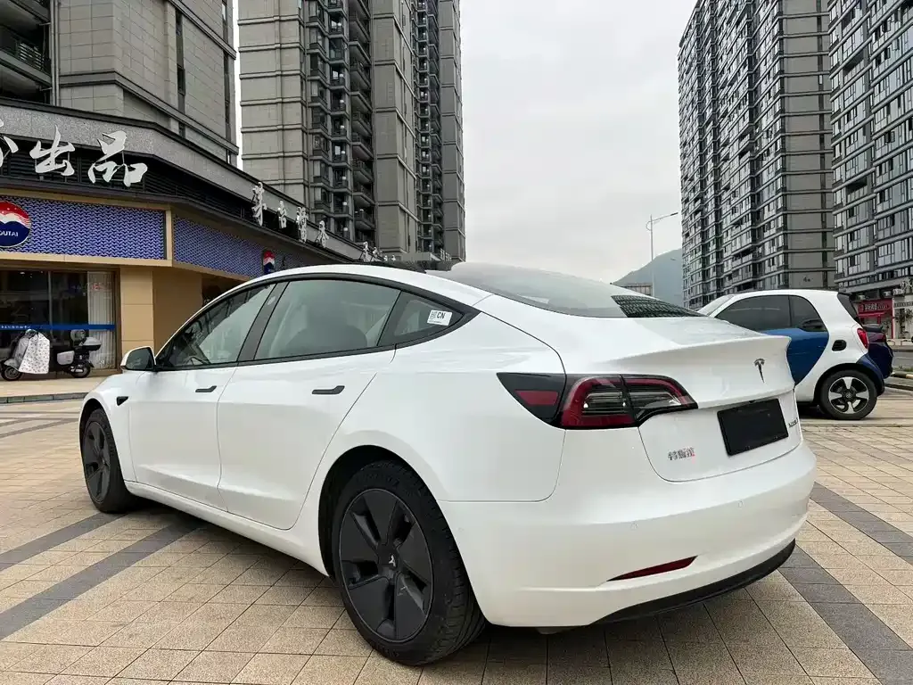 Tesla Model 3 — фото 9