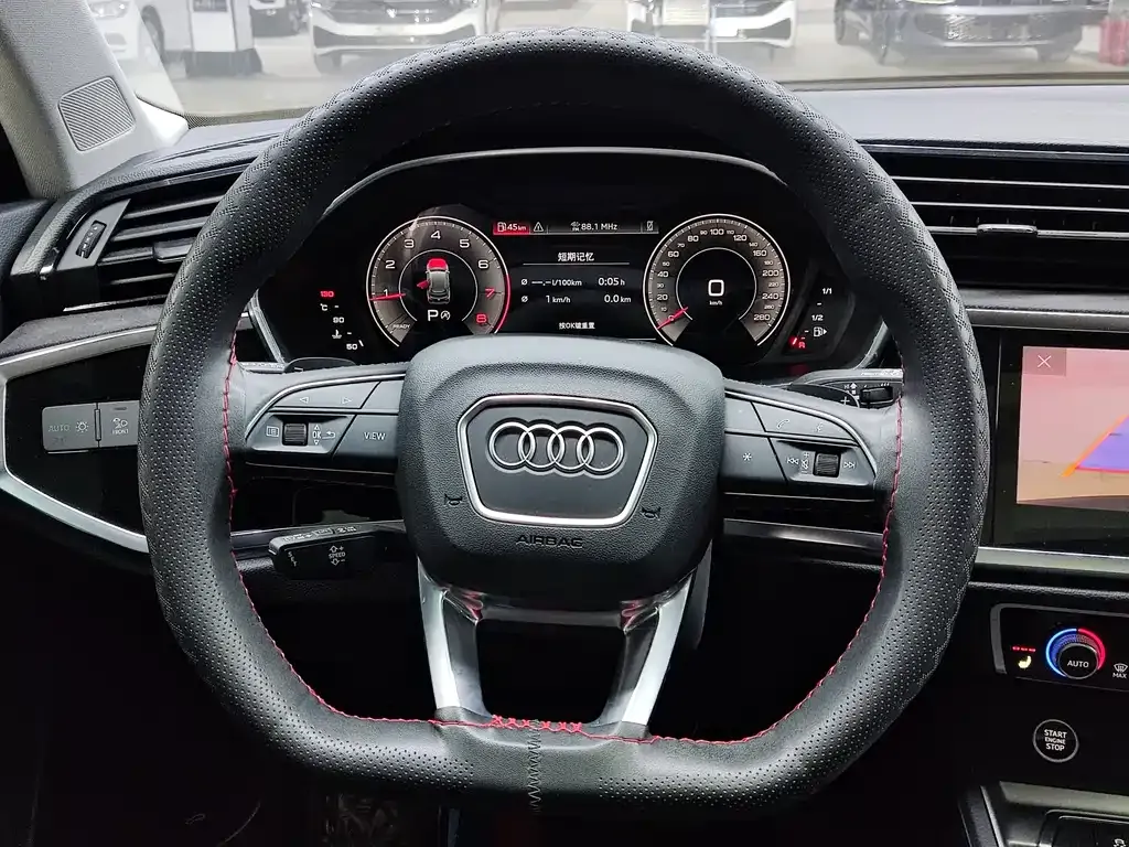 Audi Q3 — фото 10
