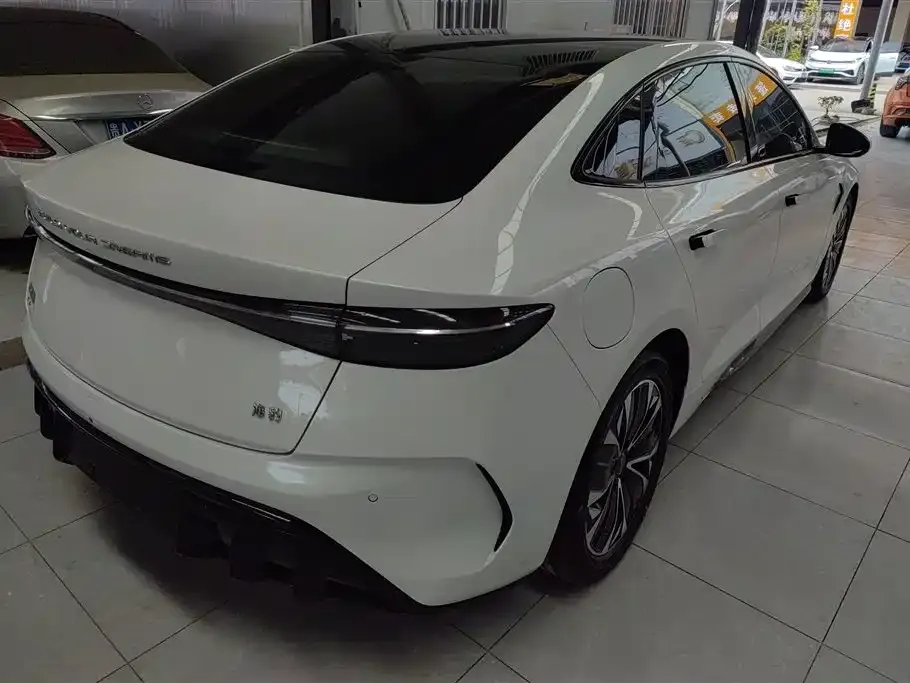 BYD Seal — фото 10