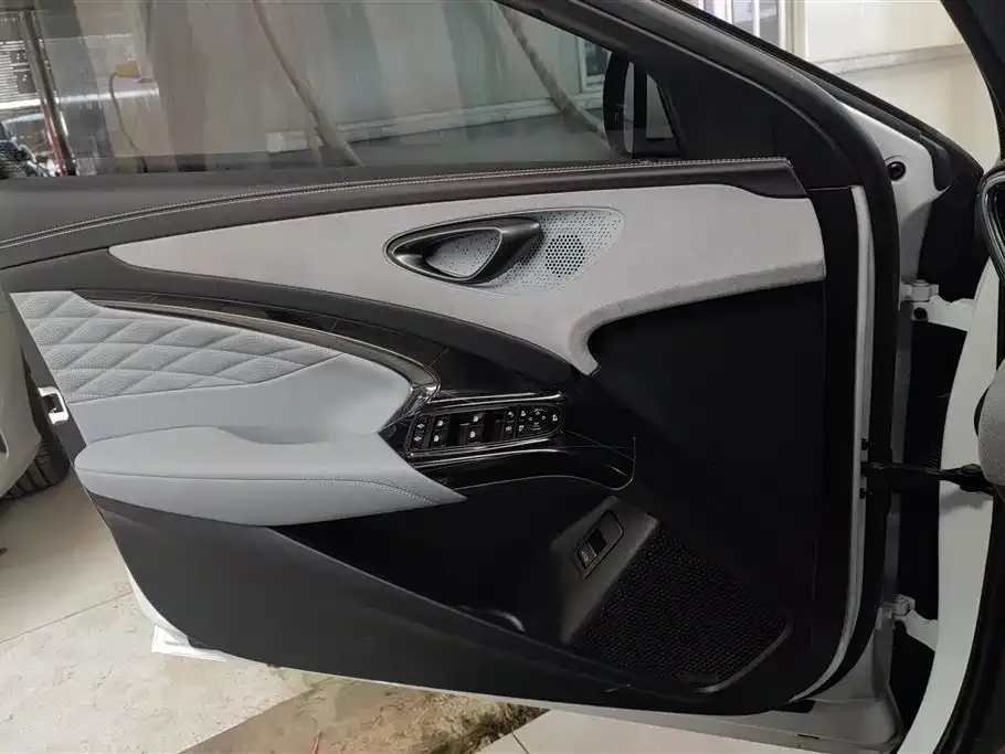 BYD Seal — фото 7