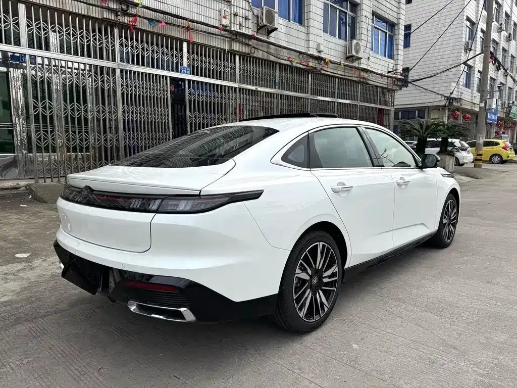 Changan Eado — фото 9