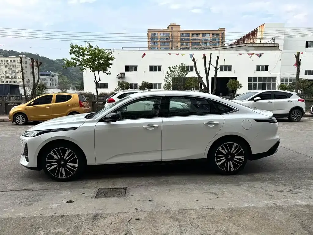 Changan Eado — фото 5