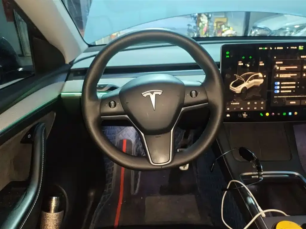 Tesla Model Y — фото 8