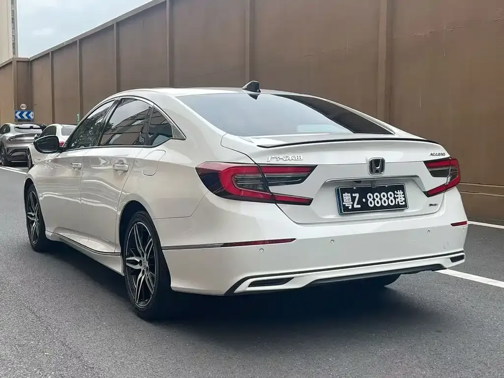 Honda Accord — фото 6