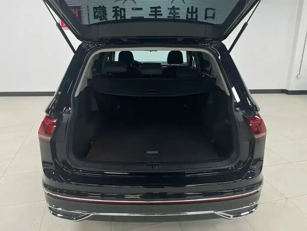 Volkswagen Tiguan L — фото 2