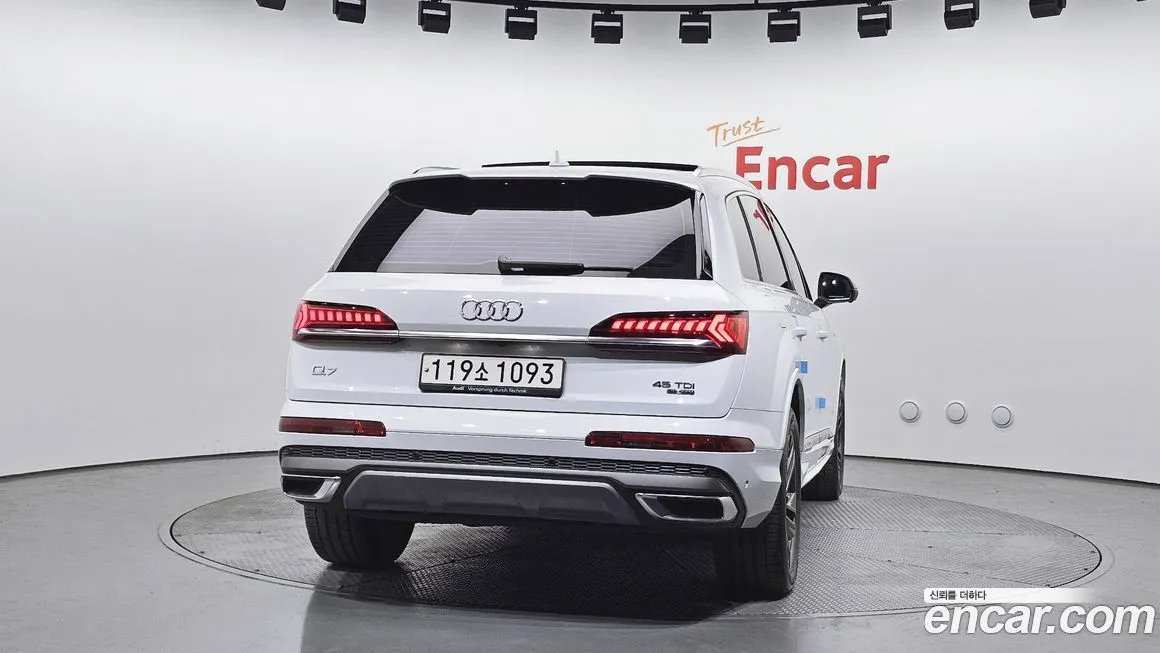 Audi Q7 2021 из KR, фото 2
