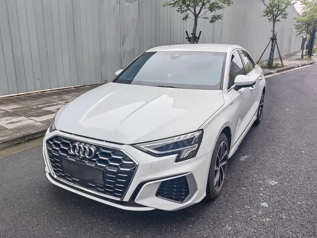 Audi A3 — фото 1