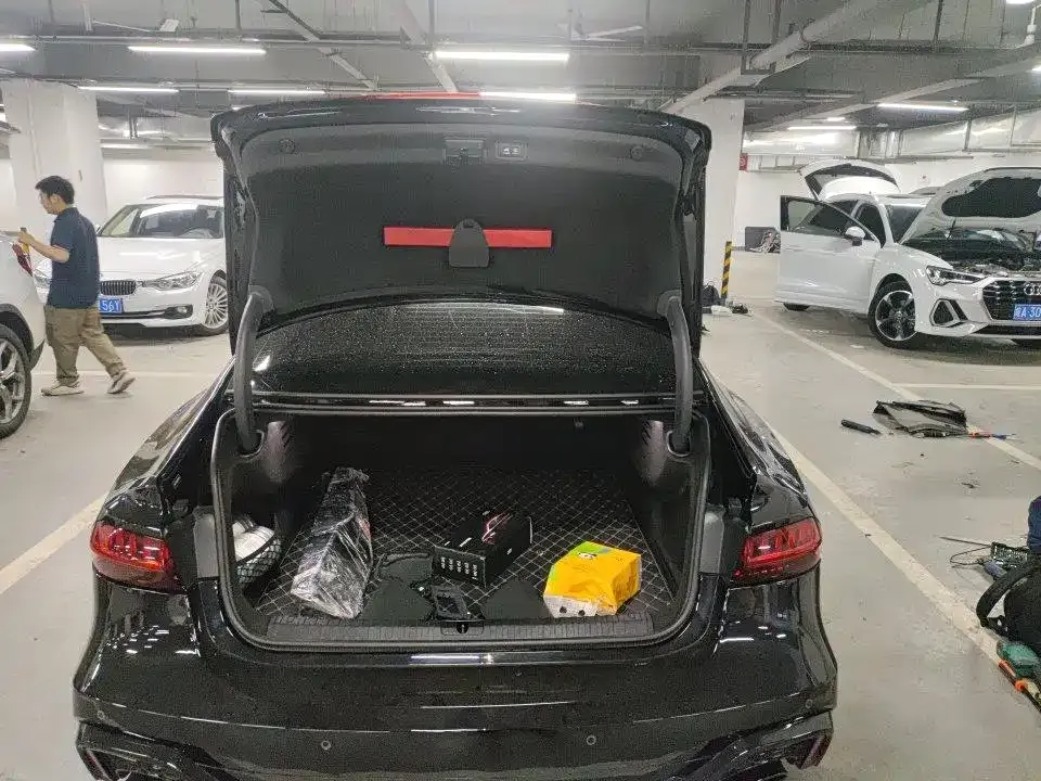 Audi A7L 2023 из CN, фото 3