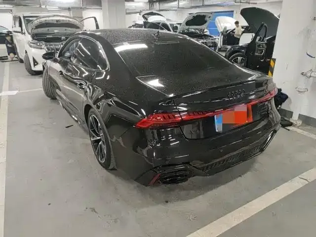 Audi A7L 2023 из CN, фото 2