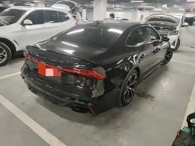Audi A7L 2023 из CN, фото 7