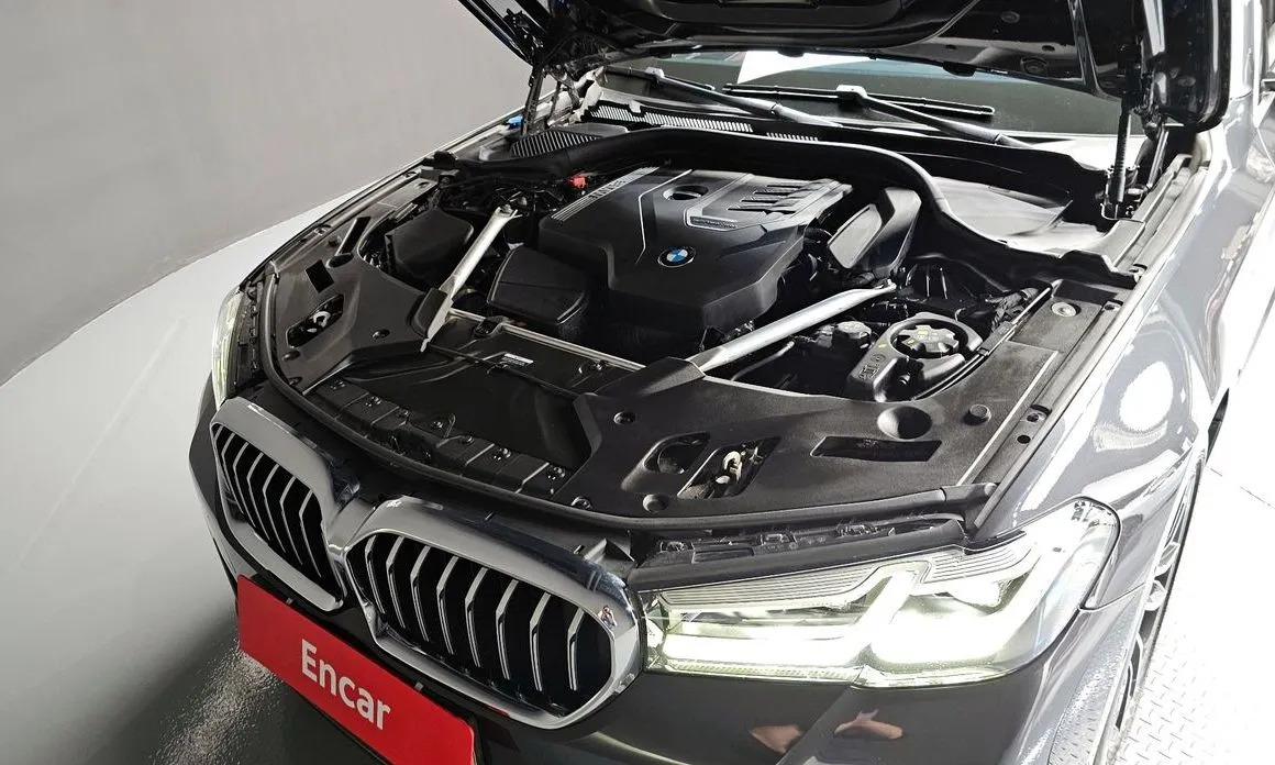 BMW 5-Series — фото 10
