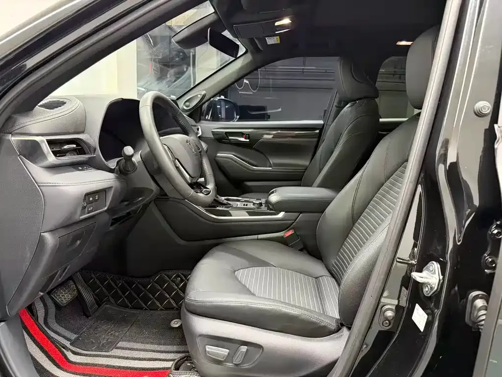 Toyota Crown Kluger 2024 из CN, фото 9
