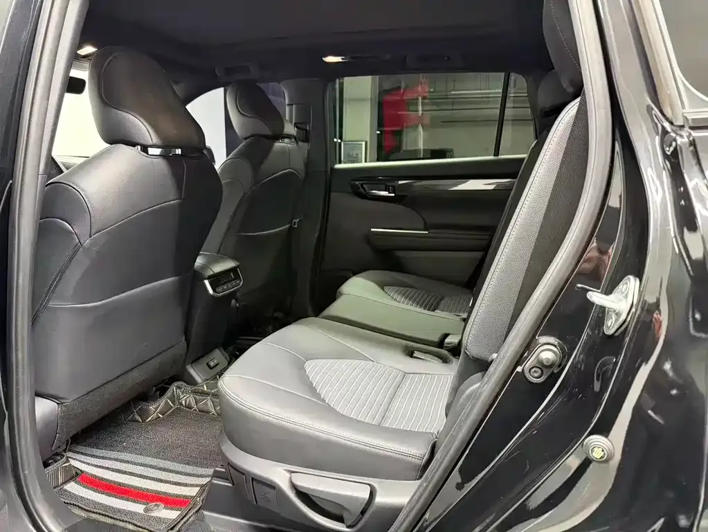 Toyota Crown Kluger 2024 из CN, фото 7