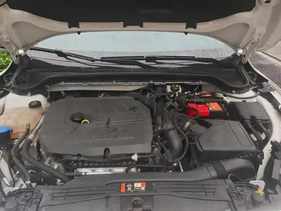 Ford Focus 2023 из CN, фото 2
