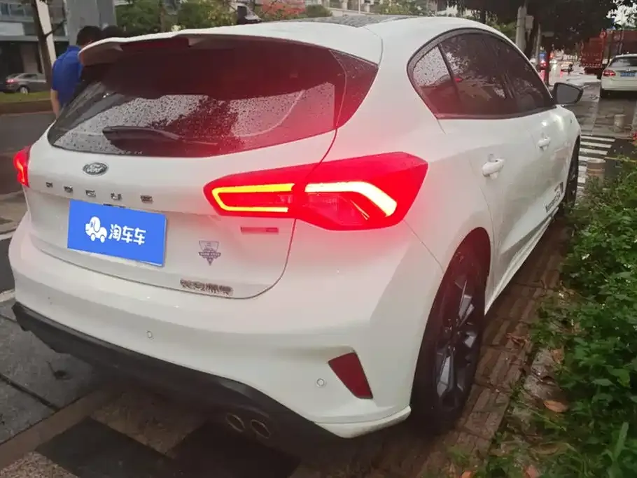 Ford Focus 2023 из CN, фото 7