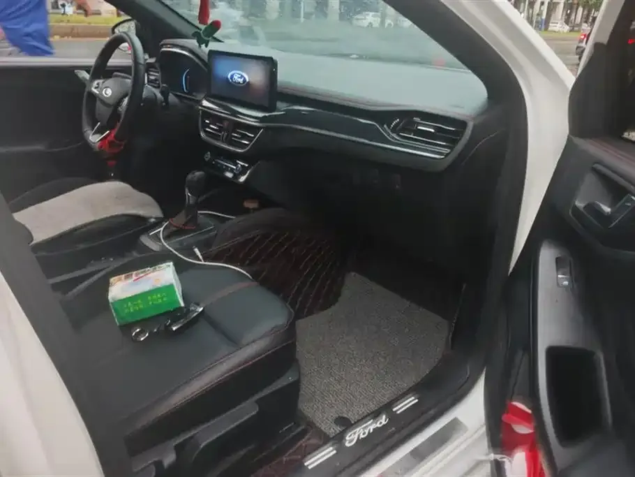 Ford Focus 2023 из CN, фото 4