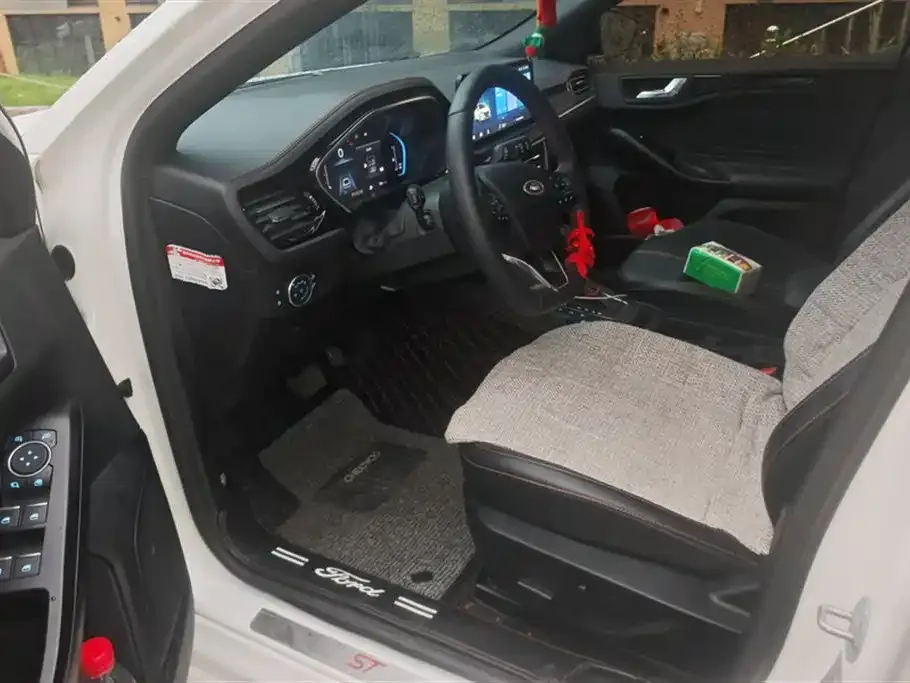 Ford Focus 2023 из CN, фото 5