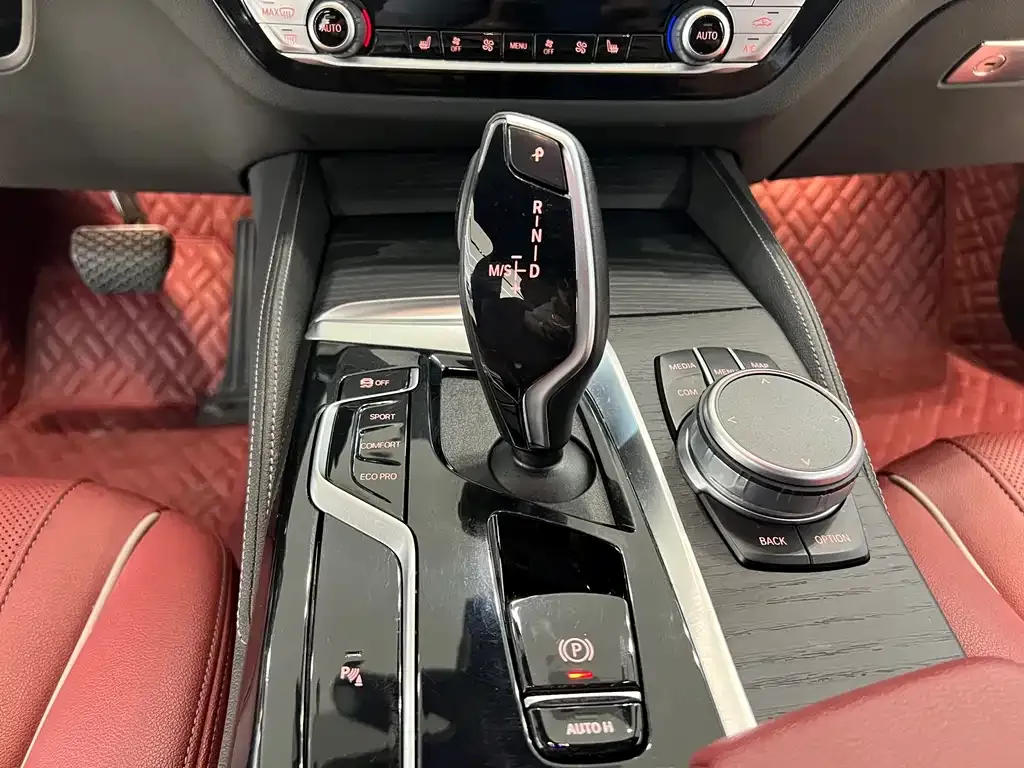 BMW 5 Series — фото 10