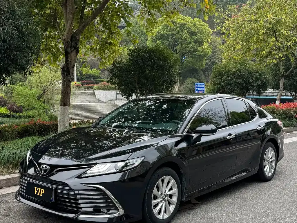 Toyota Camry — фото 9