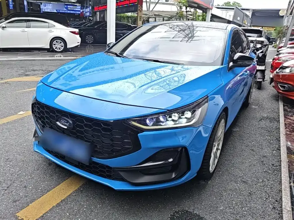 Ford Focus 2023 из CN, фото 10