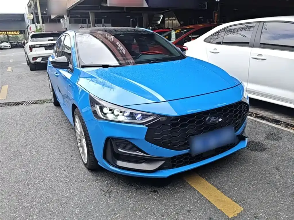 Ford Focus 2023 из CN, фото 9