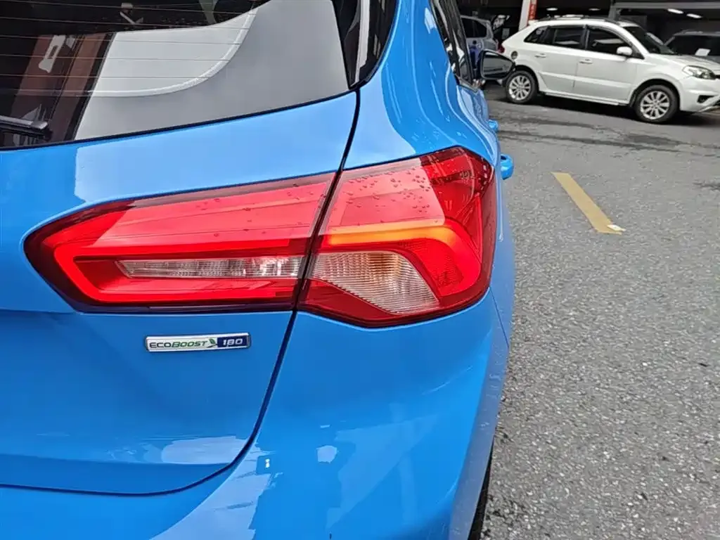 Ford Focus 2023 из CN, фото 2