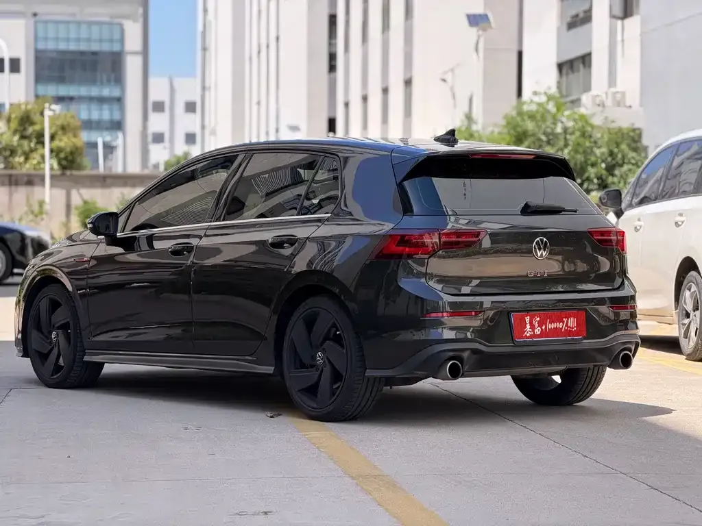 Volkswagen Golf GTI — фото 10