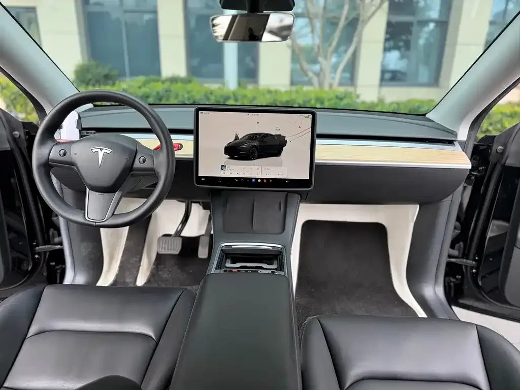 Tesla Model Y — фото 6