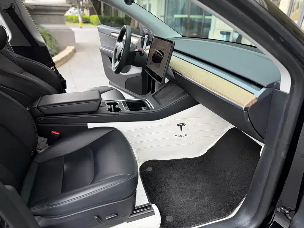 Tesla Model Y — фото 5