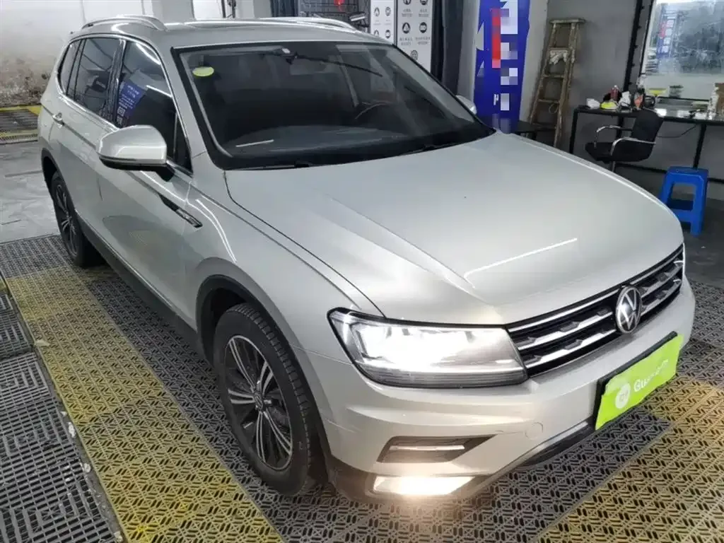 Volkswagen Tiguan L — фото 9